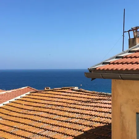 La Barca De La Vieille 2 * 芒通